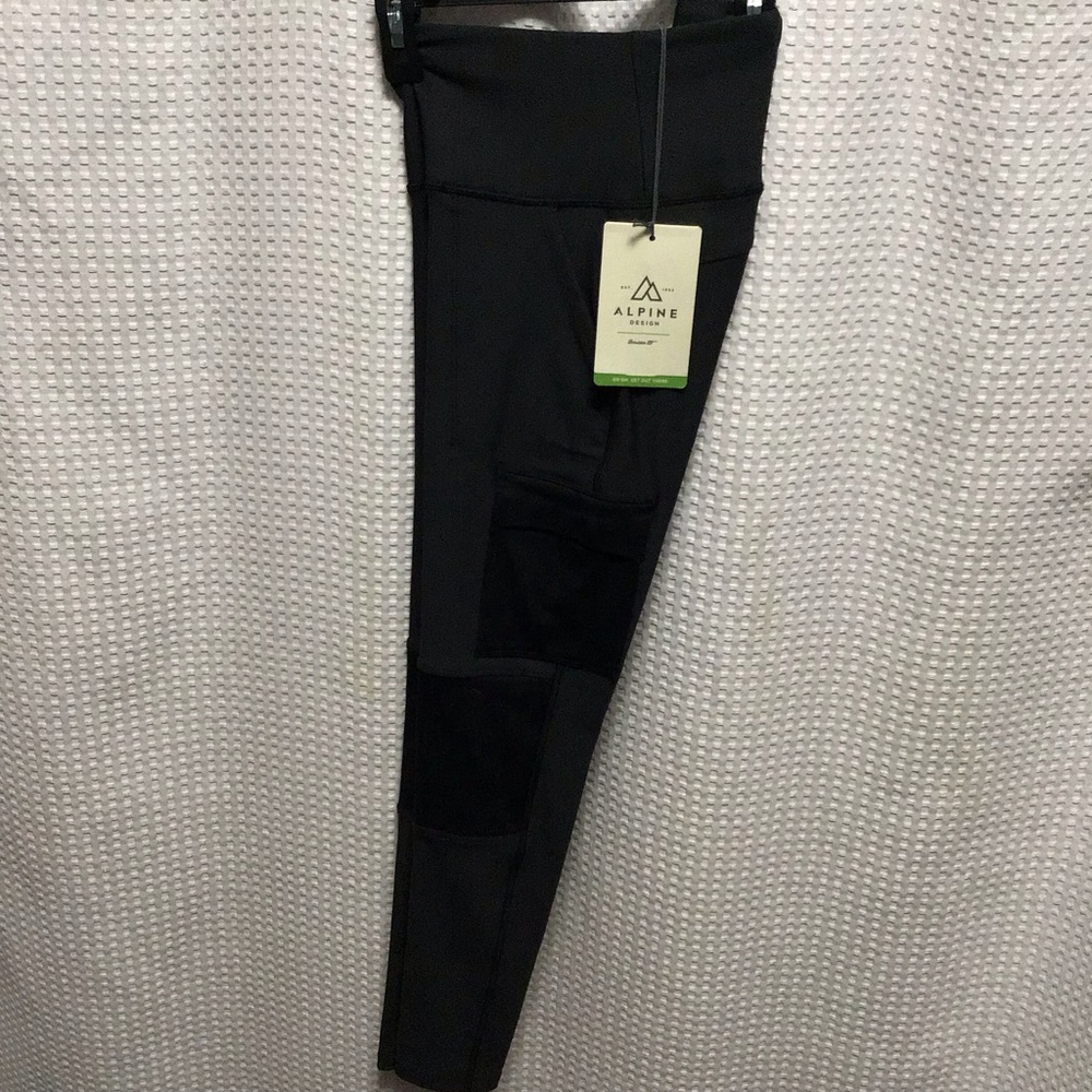 Alpine Black cargo Leggings NWT
